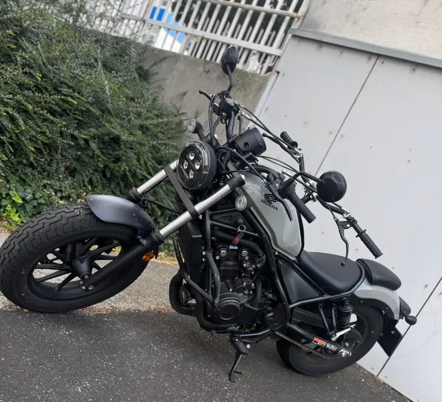 [Obrázok motorky Honda Rebel]